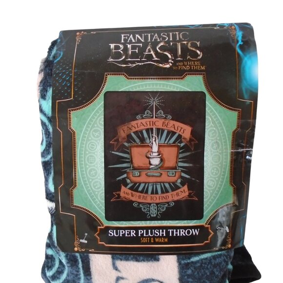 Fantastic Beast The Magic Briefcase Super Plush Throw 46"x60" NWT - Picture 1 of 4